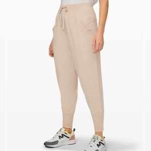 NWT Lululemon Still Chill Jogger Size 4 in Heathered Cashew